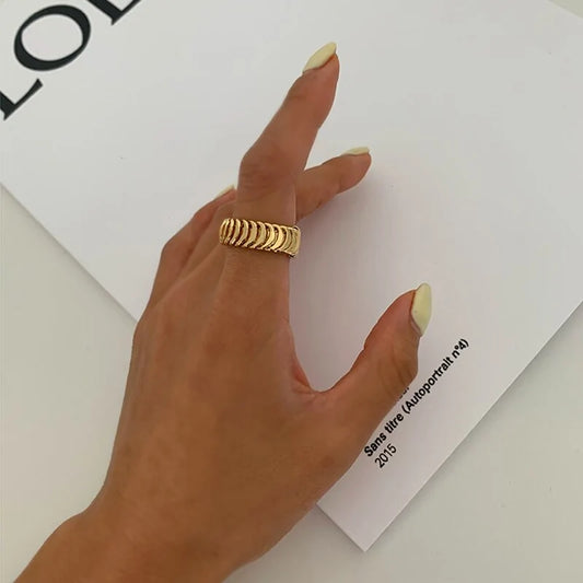 Pierścienie łańcuszkowe w kształcie ości rybki