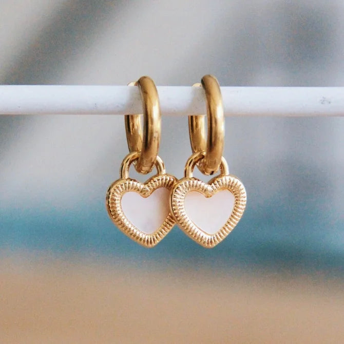 Kolczyki z intarsjowanym sercem z muszli