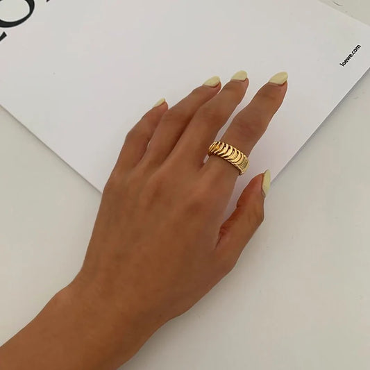 Pierścienie łańcuszkowe w kształcie ości rybki